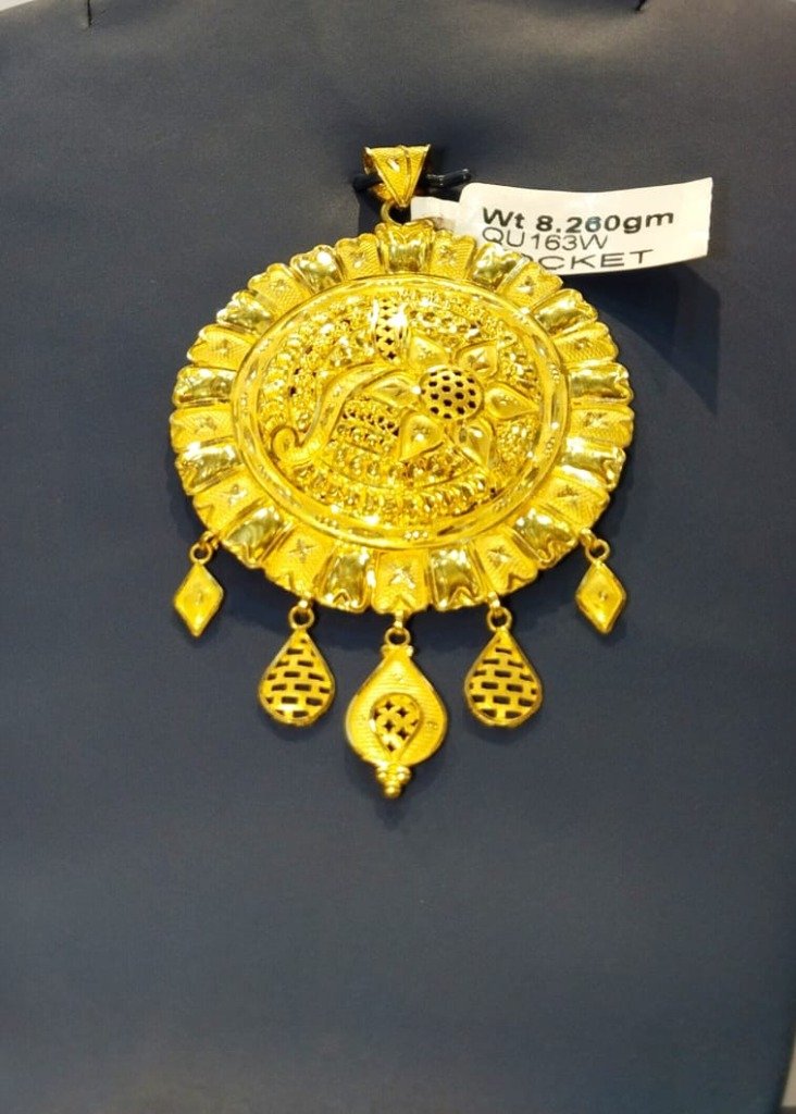 Exquisite Floral Gold Pendant Udala