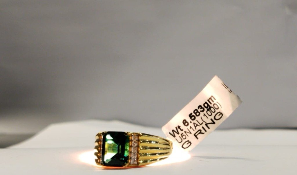 Luxury Gold Emerald Gemstone Ring Udala
